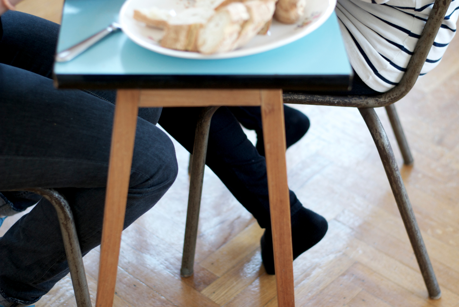 knus onder 't tafel